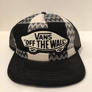 Vans NWT Snapback Black and white